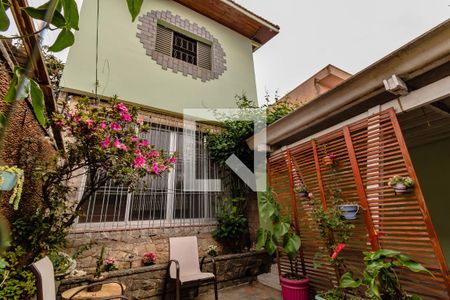 Casa à venda com 250m², 3 quartos e 6 vagas Casa à venda com 250m², 3 quartos e 6 vagasQuintal