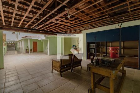 Casa à venda com 250m², 3 quartos e 6 vagas Casa à venda com 250m², 3 quartos e 6 vagasQuintal