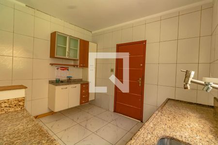 Casa à venda com 250m², 3 quartos e 6 vagas Casa à venda com 250m², 3 quartos e 6 vagasCozinha