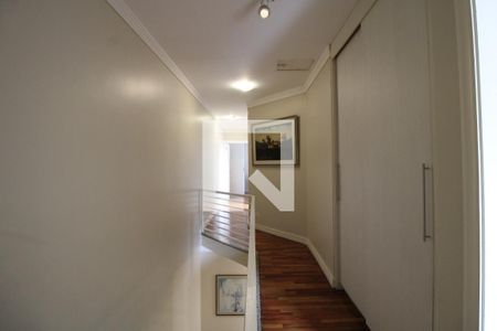 Casa à venda com 175m², 3 quartos e 3 vagasCorredor da suíte 