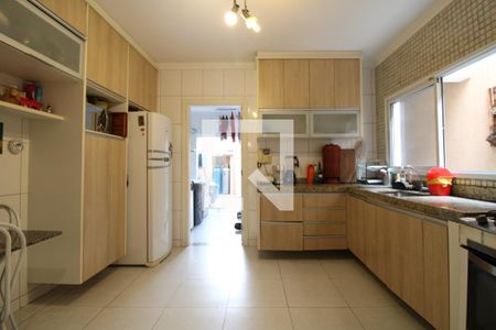 Casa à venda com 175m², 3 quartos e 3 vagasCozinha - Armários