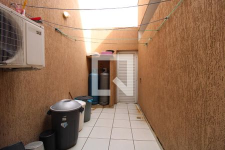 Casa à venda com 175m², 3 quartos e 3 vagasEntrada de serviço 