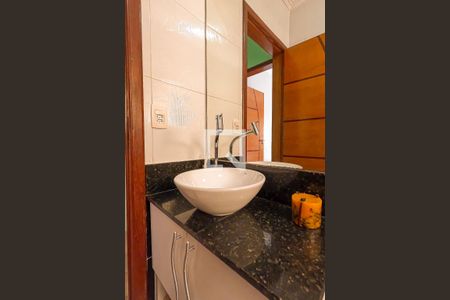 Casa à venda com 180m², 5 quartos e 4 vagasBanheiro