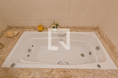 Casa à venda com 180m², 5 quartos e 4 vagasBanheiro da Suíte 1