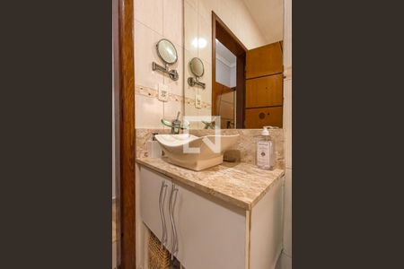 Casa à venda com 180m², 5 quartos e 4 vagasBanheiro da Suíte 1