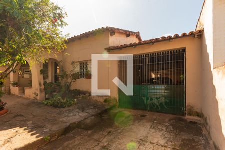 Casa à venda com 115m², 2 quartos e 3 vagas Casa à venda com 115m², 2 quartos e 3 vagasFachada