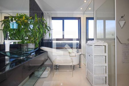 Apartamento para alugar com 238m², 2 quartos e 4 vagasBanheiro suíte 2