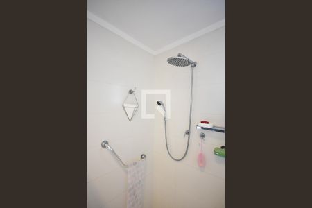 Apartamento para alugar com 238m², 2 quartos e 4 vagasChuveiro do banheiro da suíte 2