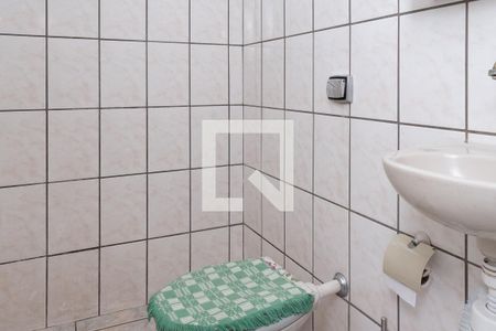 Casa à venda com 214m², 3 quartos e 2 vagas Casa à venda com 214m², 3 quartos e 2 vagasBanheiro da edícula