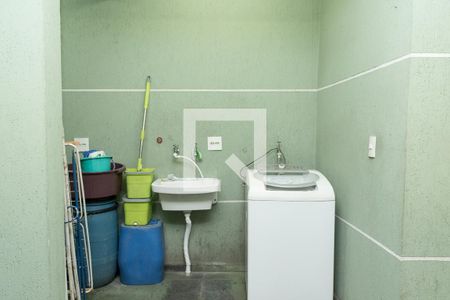 Casa à venda com 214m², 3 quartos e 2 vagas Casa à venda com 214m², 3 quartos e 2 vagasLavanderia