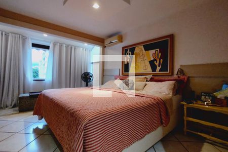 Casa à venda com 380m², 3 quartos e 3 vagas Casa à venda com 380m², 3 quartos e 3 vagasQuarto 1 - Suíte