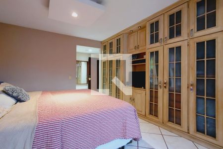 Casa à venda com 380m², 3 quartos e 3 vagas Casa à venda com 380m², 3 quartos e 3 vagasQuarto 1 - Suíte