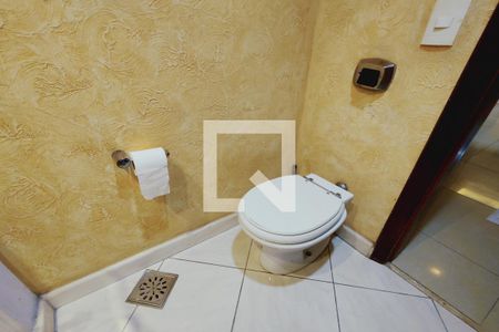 Casa à venda com 380m², 3 quartos e 3 vagas Casa à venda com 380m², 3 quartos e 3 vagasLavabo