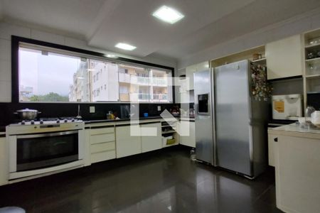 Casa à venda com 380m², 3 quartos e 3 vagas Casa à venda com 380m², 3 quartos e 3 vagasCozinha - Armários