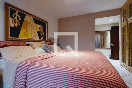Casa à venda com 380m², 3 quartos e 3 vagas Casa à venda com 380m², 3 quartos e 3 vagasQuarto 1 - Suíte