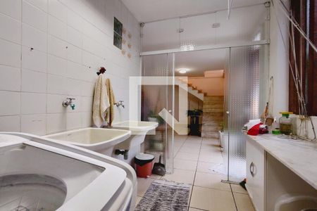 Casa à venda com 380m², 3 quartos e 3 vagas Casa à venda com 380m², 3 quartos e 3 vagasLavanderia