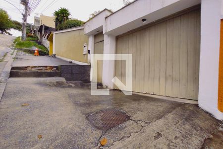 Casa à venda com 380m², 3 quartos e 3 vagas Casa à venda com 380m², 3 quartos e 3 vagasFachada Frente