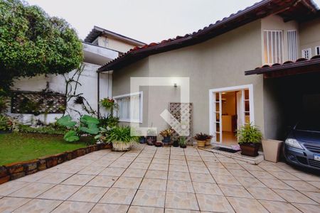 Casa à venda com 380m², 3 quartos e 3 vagas Casa à venda com 380m², 3 quartos e 3 vagasFachada Frente