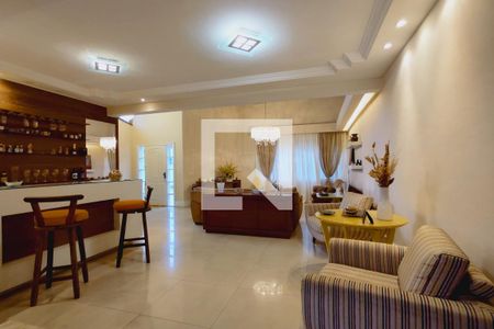 Casa à venda com 380m², 3 quartos e 3 vagas Casa à venda com 380m², 3 quartos e 3 vagasSala 1