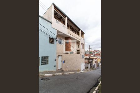 Casa à venda com 212m², 2 quartos e 1 vaga Casa à venda com 212m², 2 quartos e 1 vagaFachada