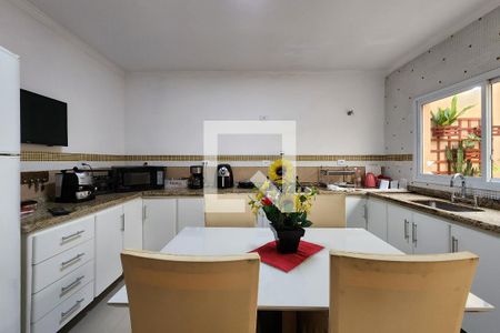 Casa à venda com 232m², 3 quartos e 3 vagasCozinha