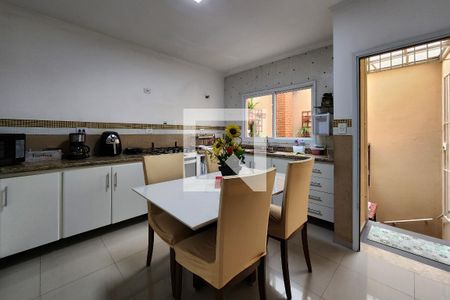 Casa à venda com 232m², 3 quartos e 3 vagasCozinha