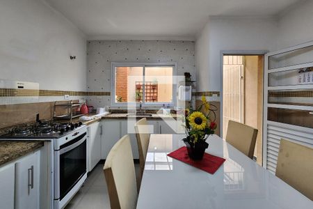 Casa à venda com 232m², 3 quartos e 3 vagasCozinha