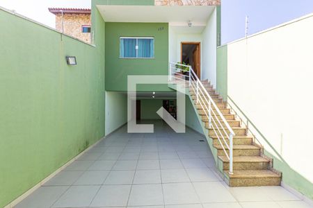 Casa à venda com 243m², 3 quartos e 5 vagas Casa à venda com 243m², 3 quartos e 5 vagasFrente do Imóvel