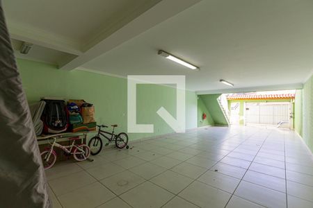 Casa à venda com 243m², 3 quartos e 5 vagas Casa à venda com 243m², 3 quartos e 5 vagasGaragem