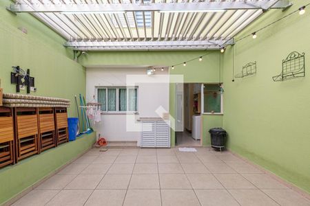 Casa à venda com 243m², 3 quartos e 5 vagas Casa à venda com 243m², 3 quartos e 5 vagasQuintal Fundos / Área de Churrasco