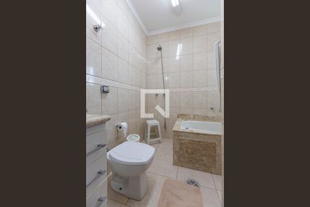 Casa à venda com 243m², 3 quartos e 5 vagas Casa à venda com 243m², 3 quartos e 5 vagasBanheiro da Suite Master