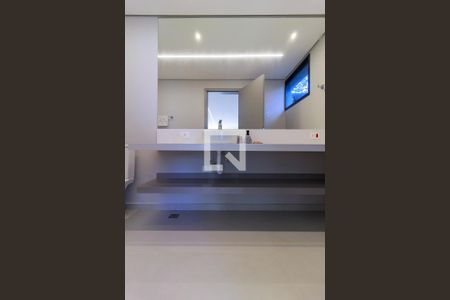 Casa à venda com 399m², 3 quartos e 4 vagas Casa à venda com 399m², 3 quartos e 4 vagasEdícula - Banheiro