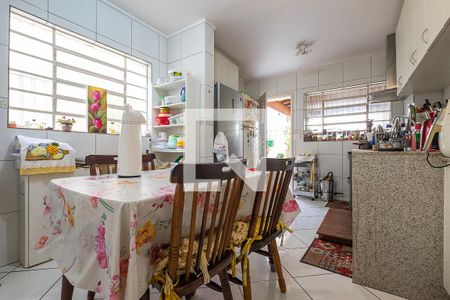 Casa à venda com 149m², 3 quartos e 2 vagas Casa à venda com 149m², 3 quartos e 2 vagasCozinha