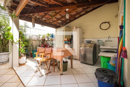 Casa à venda com 149m², 3 quartos e 2 vagas Casa à venda com 149m², 3 quartos e 2 vagasQuintal