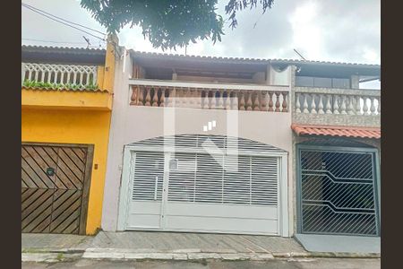 Casa à venda com 100m², 2 quartos e 2 vagas Casa à venda com 100m², 2 quartos e 2 vagasFachada