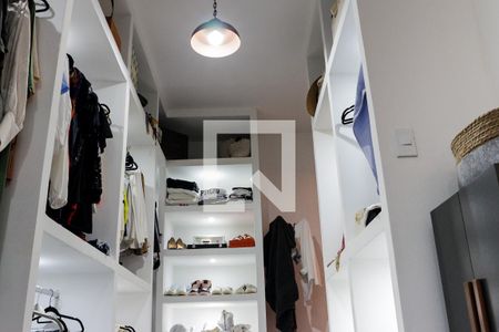 Casa à venda com 875m², 4 quartos e 4 vagas Casa à venda com 875m², 4 quartos e 4 vagasCloset da Suíte 4