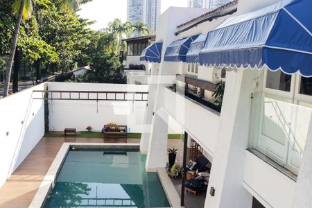 Casa à venda com 875m², 4 quartos e 4 vagas Casa à venda com 875m², 4 quartos e 4 vagasArea Comum