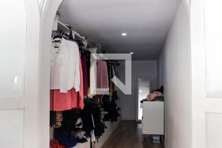 Casa à venda com 875m², 4 quartos e 4 vagas Casa à venda com 875m², 4 quartos e 4 vagasCloset da suíte 1