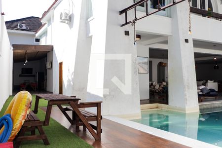 Casa à venda com 875m², 4 quartos e 4 vagas Casa à venda com 875m², 4 quartos e 4 vagasArea Comum