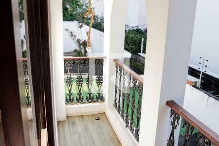 Casa à venda com 875m², 4 quartos e 4 vagas Casa à venda com 875m², 4 quartos e 4 vagasVaranda da Suíte 3