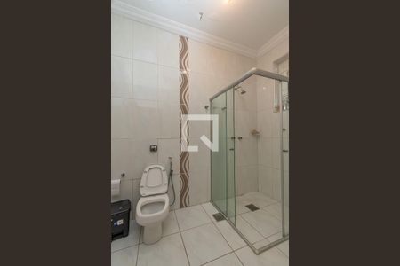 Casa à venda com 449m², 5 quartos e 4 vagas Casa à venda com 449m², 5 quartos e 4 vagasBanheiro da Suíte 2