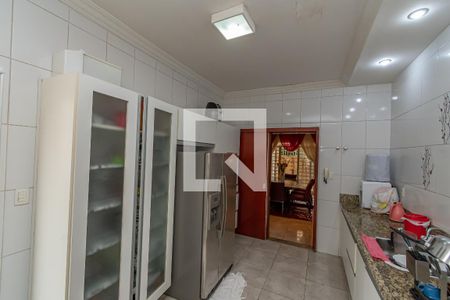 Casa à venda com 449m², 5 quartos e 4 vagas Casa à venda com 449m², 5 quartos e 4 vagasCozinha