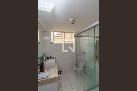 Casa à venda com 449m², 5 quartos e 4 vagas Casa à venda com 449m², 5 quartos e 4 vagasBanheiro da Suíte 3