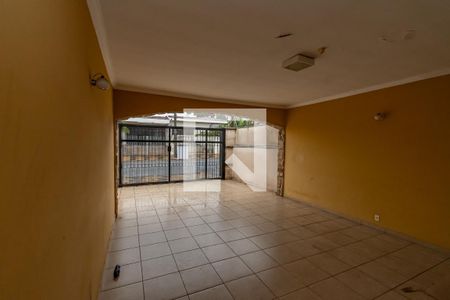 Casa à venda com 449m², 5 quartos e 4 vagas Casa à venda com 449m², 5 quartos e 4 vagasGaragem