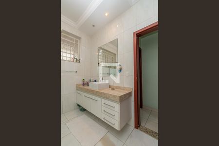 Casa à venda com 449m², 5 quartos e 4 vagas Casa à venda com 449m², 5 quartos e 4 vagasBanheiro da Suíte 2