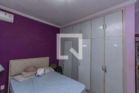 Casa à venda com 449m², 5 quartos e 4 vagas Casa à venda com 449m², 5 quartos e 4 vagasQuarto 2