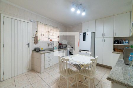 Casa à venda com 155m², 4 quartos e 2 vagas Casa à venda com 155m², 4 quartos e 2 vagasCozinha