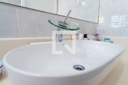 Casa à venda com 155m², 4 quartos e 2 vagas Casa à venda com 155m², 4 quartos e 2 vagasBanheiro da Suíte Detalhe