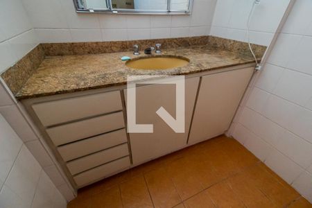 Apartamento à venda com 170m², 3 quartos e 2 vagas Apartamento à venda com 170m², 3 quartos e 2 vagasBanheiro da Suíte - Pia