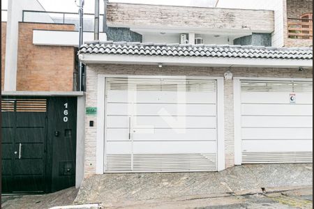 Casa à venda com 150m², 3 quartos e 2 vagas Casa à venda com 150m², 3 quartos e 2 vagasFachada